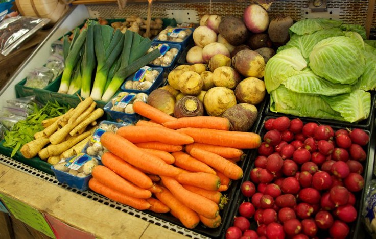 Selv om flere  svarer at de spiser mer plantebasert kost enn før, får vi fortsatt i oss for lite frukt og grønt, viser Den nasjonale folkehelseundersøkelsen Illustrasjonsfoto: Colourbox.com