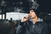 Vaping blant unge er vanligvis ikke preget av avhengighet