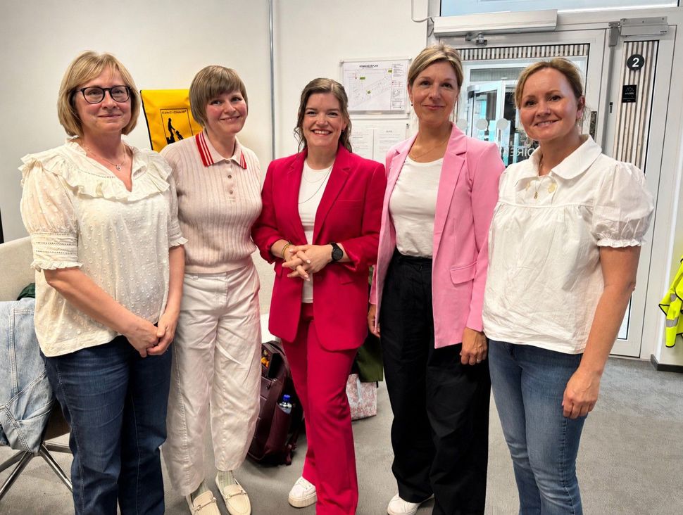 Foto av Eva Marie Flaathen, Martine Rostadmo, Marte Morken Høyland, Gertrud Sofie Hafstad og Astrid Midtsund. 
