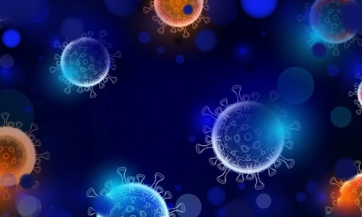 Bakterier og inskripsjonen coronavirus COVID-2019 på en blå  bakgrunn