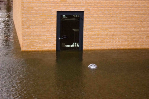 bygning utsatt for flomvann
