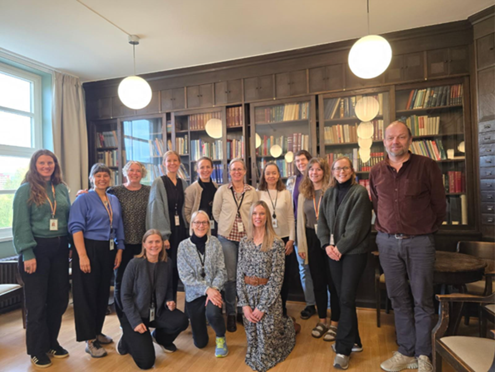 Deltakarar på seminaret samla i det gamle biblioteket på FHI.