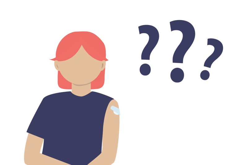 jente som har fått plasterlapp etter vaksinasjon