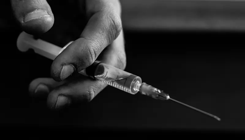 I det norske rusmiljøet er bruk av sprøyter utbredt og antall overdoser er stabilt, til tross for helsemyndighetens kampanjer om å skifte til mer skånsomme inntaksmetoder  Colourbox