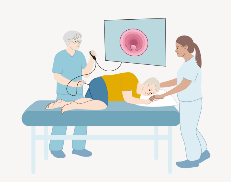 Mann som ligger på benk og gjennomfører en koloskopi