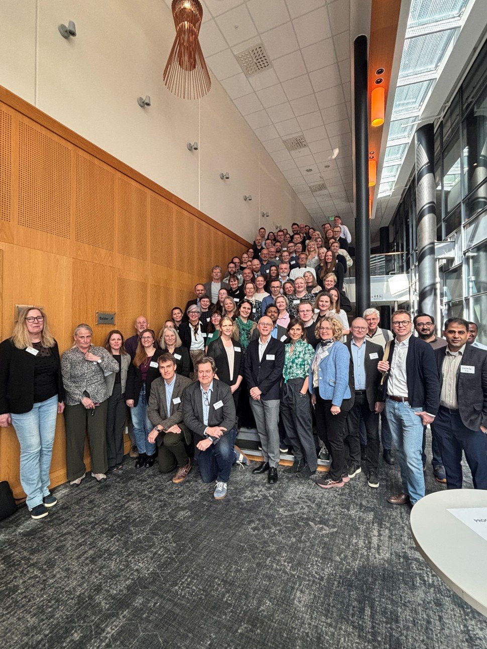 de 100 deltakerne på møtet