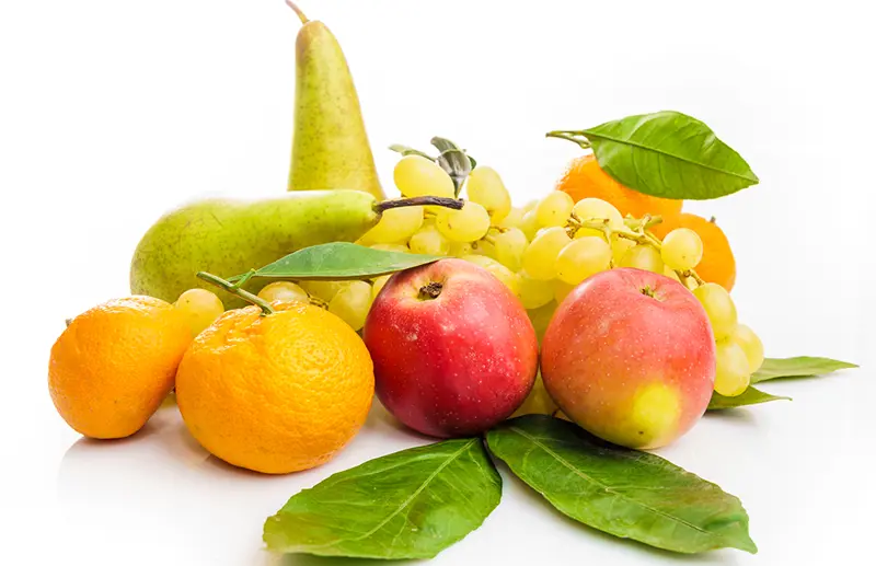 Forskjellig frukt samlet. Bilde