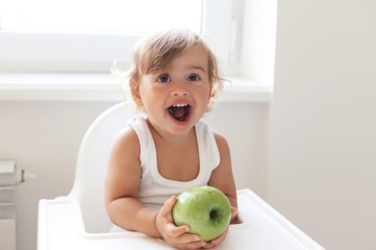 baby-spiser-frukt---nyhetssak-om-smabarn-og-kosthold.jpg