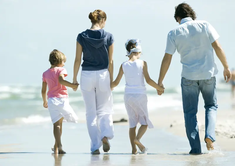 familie på strand