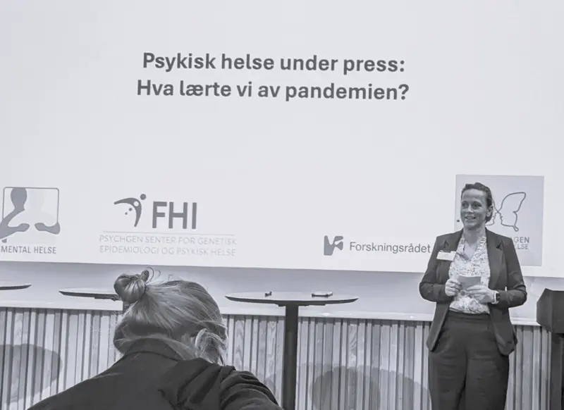 Prosjektleder Helga Ask fra PsychGen-senteret ledet seminaret "Psykisk helse under press – Hva lærte vi av pandemien?"