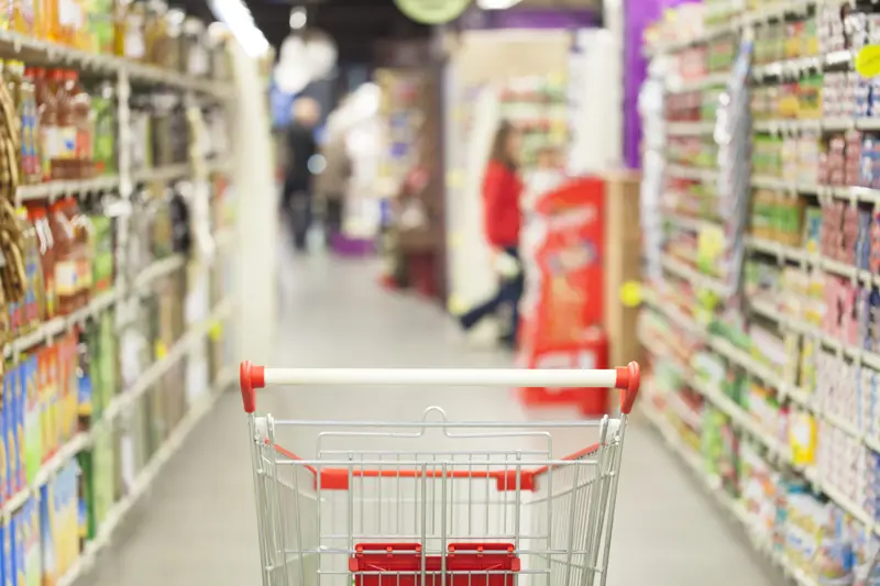 Handlekurv på dagligvarebutikk Colourbox