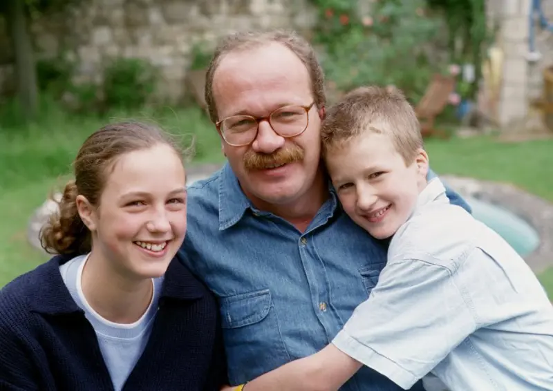 Far med datter og sønn.jpg