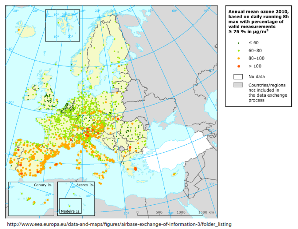Figur 4. Årsmiddelverdi av bakkenært ozon i 2010 i Europa. Årsmiddelverdien er basert på daglige maksimum 8­-timers glidende middel