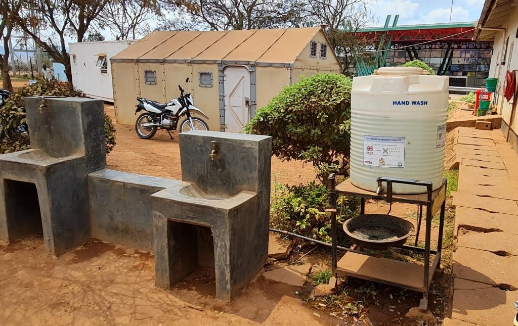 Good hand hygiene conditions have been created at the border between Zambia and Malawi.. Photo credit: Kari S. Hansen, FHI
