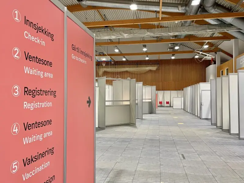Slik ser det ut mange steder hvor folk kan få koronavaksinen sin FHI/Camilla Moe Røisland