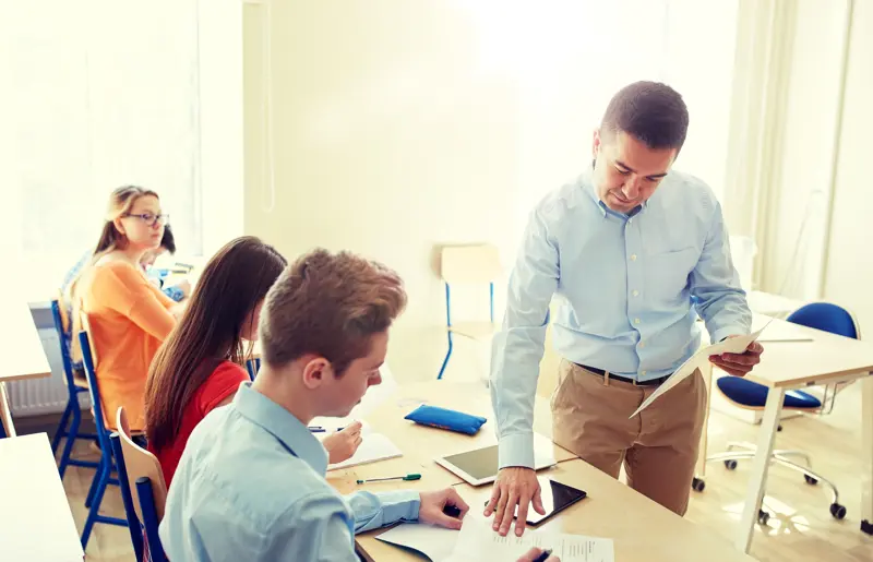 Illustrasjonsbilde av en skolelærer