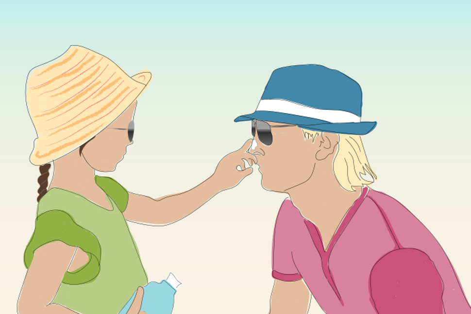 liten jente som smører solkrem på pappaen sin nese