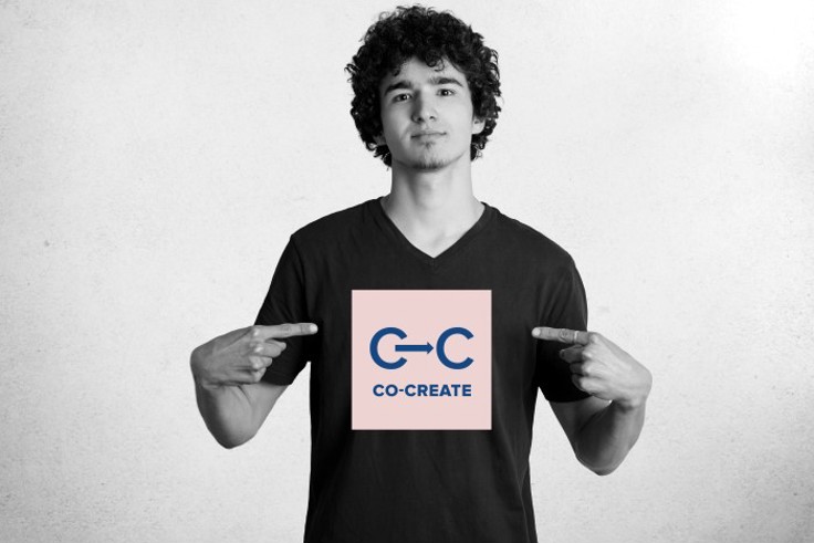Ungdom med co-create logo