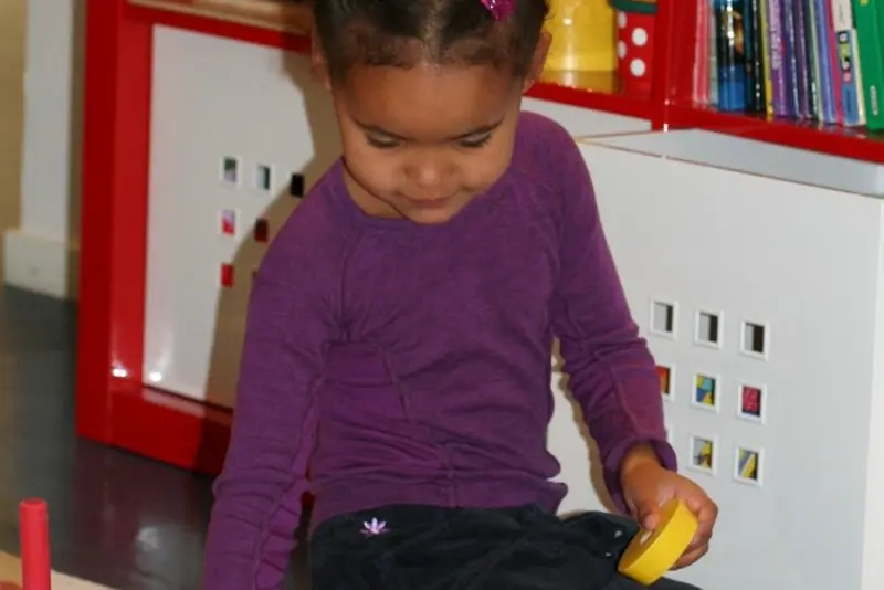 Jente leker Folkehelseinstituttet