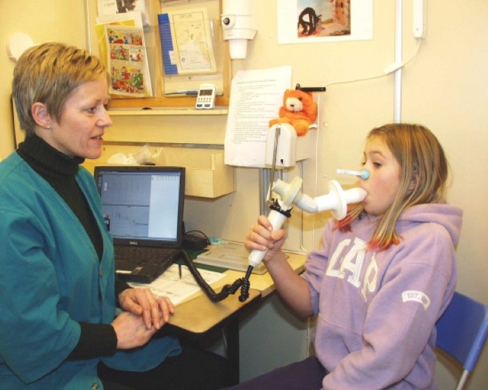 foto av barn som testes for astma